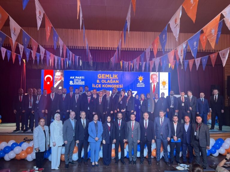 Ak Parti Gemlik’te Mehmet Taşar ve Yönetimine Güvenoyu
