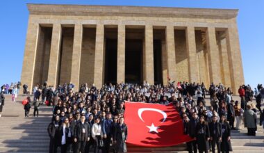 Bursalı 550 genç, Ata’nın huzurunda Bursalı 550 genç, Ata’nın huzurunda