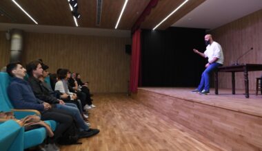 Shakespeare’in Othello eseri Osmangazi Düşünce Atölyesi’nde incelendi Shakespeare’in Othello eseri Osmangazi Düşünce Atölyesi’nde incelendi