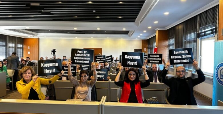 CHP YILDIRIM MECLİS ÜYELERİ KAYYUMLARI PROTESTO ETTİ