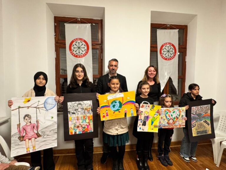 GEMLİK KENT KONSEYİ, ÇOCUK HAKLARI GÜNÜ’NE RESİM YARIŞMASI İLE DAMGA VURDU
