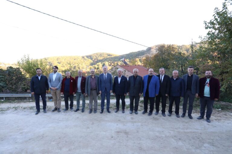 BAHARİYE MAHALLESİNDE YOLLAR PARKE TAŞLA KAPLANIYOR