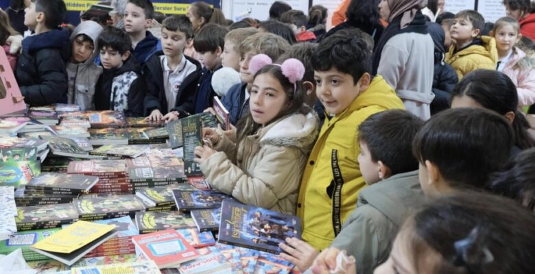 İNEGÖL’DE KİTAP GÜNLERİ COŞKUSU SÜRÜYOR