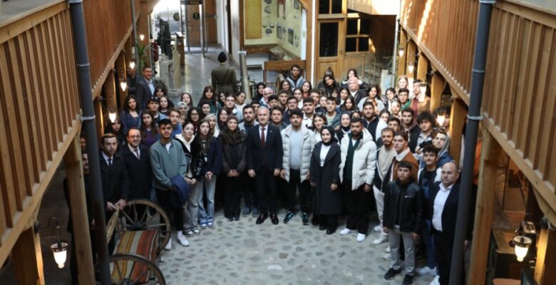 ŞEHRE YENİ GELEN ÜNİVERSİTE ÖĞRENCİLERİ İNEGÖL’Ü TANIYOR