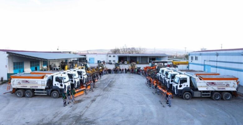 İNEGÖL : KAR YAĞIŞI SONRASI EKİPLER SAHAYA İNDİ