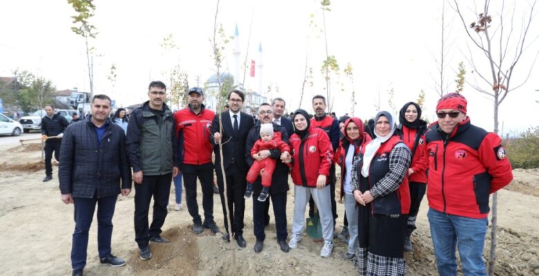 İNEGÖL’DE FİDANLAR TOPRAKLA BULUŞTU