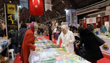 İNEGÖLLÜLER KİTAP FUARINDA YAZARLARLA BULUŞUYOR