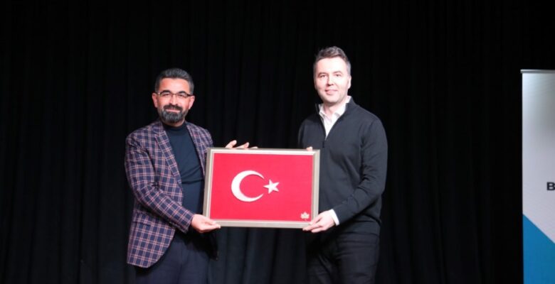 MEHMET AKİF ERSOY ORTADOĞU’DAKİ MEDYA ALGISINI İNEGÖL’DE ANLATTI