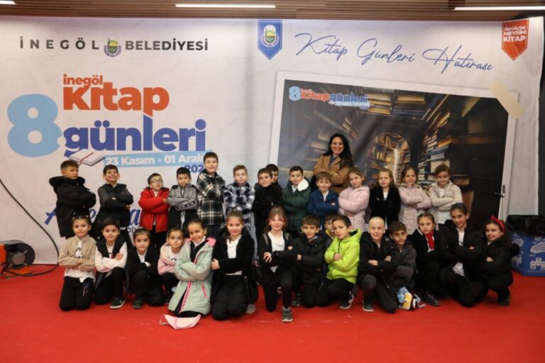 İNEGÖL KİTAP FUARINA ÖĞRENCİ AKINI