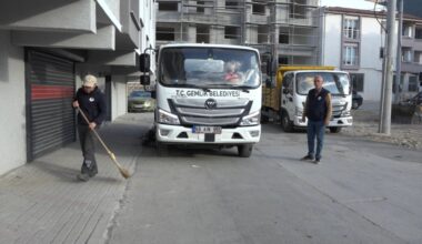 Gemlik’te boş arsalar temizleniyor Gemlik’te boş arsalar temizleniyor