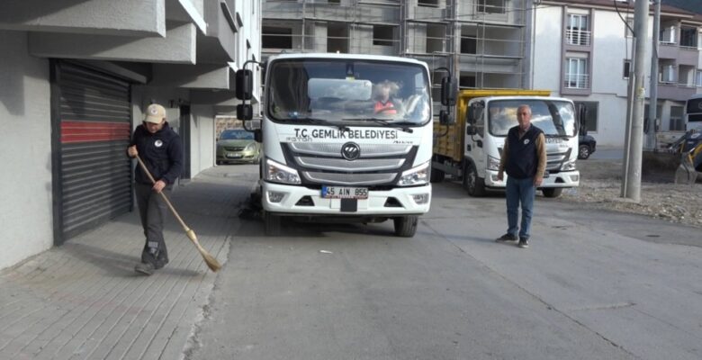 Gemlik’te boş arsalar temizleniyor