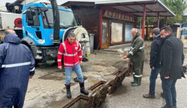 Gemlik’te sağanak taşkınına Başkan müdahalesi
