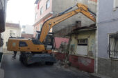 Tehlike saçan metruk bina yıkıldı