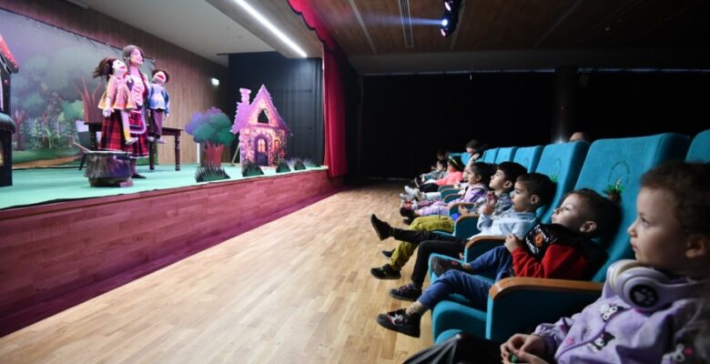 Hansel ile Gretel yeni adresinde çocuklarla buluşuyor