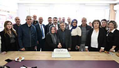 YILDIRIM’DA 42 YILLIK ÖĞRETMEN ALKIŞLARLA EMEKLİLİĞE UĞURLANDI