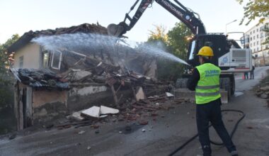 YILDIRIM’DA METRUK DURUMDAKİ YAPILAR YIKILIYOR