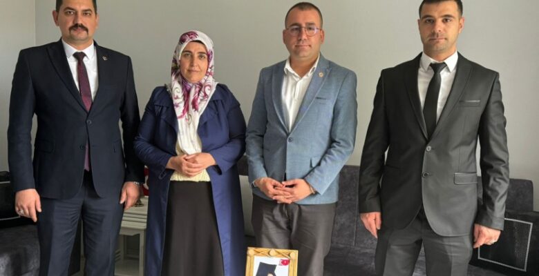 Büyük Birlik Partili Ateş, Diyarbakır Annesini Ziyaret Etti