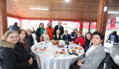 CHP Gemlik İlçe Başkanlığı kadın kollarından Öğretmenlere Özel Kutlama