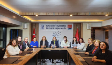 CHP BURSA İL KADIN KOLLARI’NDAN DÜNYA ÇOCUK HAKLARI GÜNÜ AÇIKLAMASI