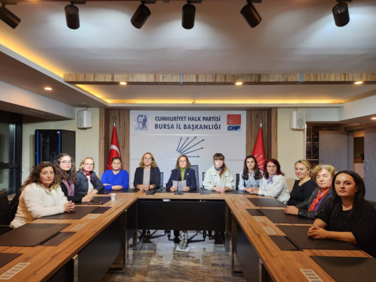 CHP BURSA İL KADIN KOLLARI’NDAN DÜNYA ÇOCUK HAKLARI GÜNÜ AÇIKLAMASI