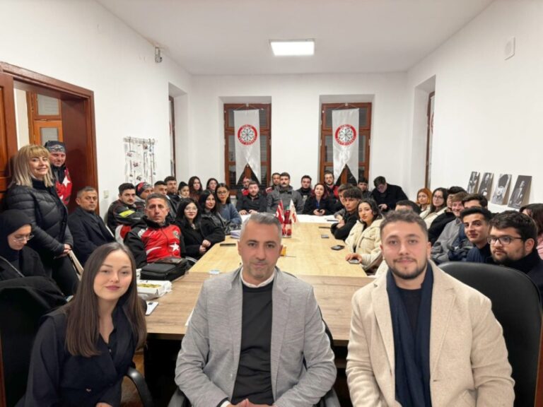 GEMLİK KENT KONSEYİ GENÇLİK MECLİSİNDE YENİ DÖNEM BAŞLIYOR