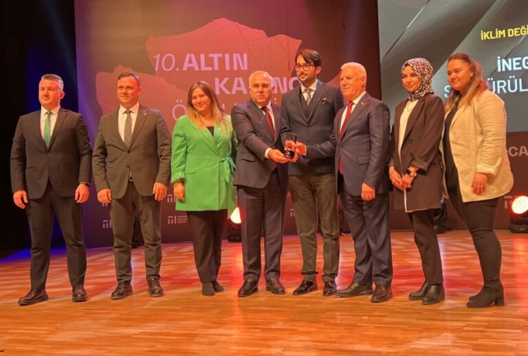 “SÜRDÜRÜLEBİLİR HAVA KALİTESİ ÖLÇÜM AĞI PROJESİ” İNEGÖL’E ÖDÜL GETİRDİ