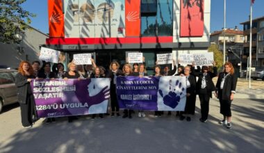 Nilüfer CHP’li Kadınlardan Şiddete Klipli Protesto