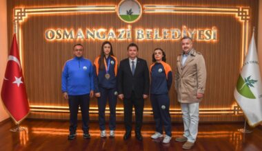 Başkan Aydın şampiyon sporcuları ağırladı Başkan Aydın şampiyon sporcuları ağırladı