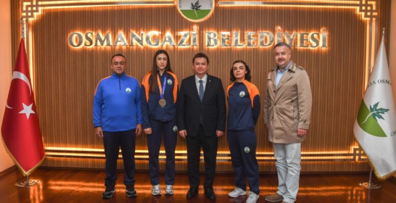 Başkan Aydın şampiyon sporcuları ağırladı