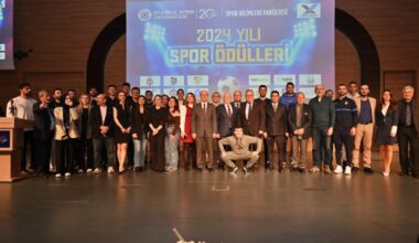 Başkan Bozbey’e “Spora katkı sağlayan başkan” ödülü Başkan Bozbey’e “Spora katkı sağlayan başkan” ödülü
