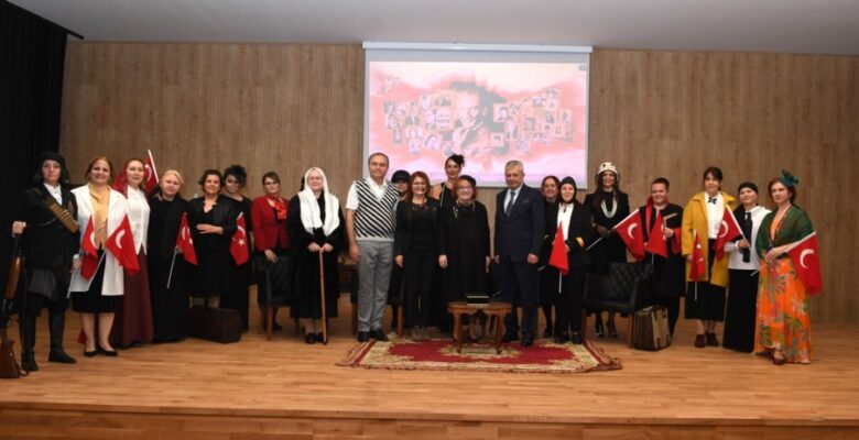 Zamansız Kadınlar oyunu Osmangazi’de sahne aldı