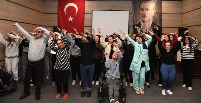 Liseli öğrenciler ve engelli bireyler Osmangazi’de ortak gösteri yaptı