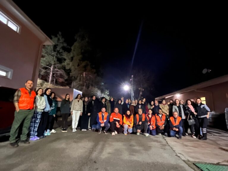 Bursa Mag-Der’den Gemlik KYK Kız ve Erkek Ögrenci Yurdunda Temel Afet Bilinci Eğitimi!