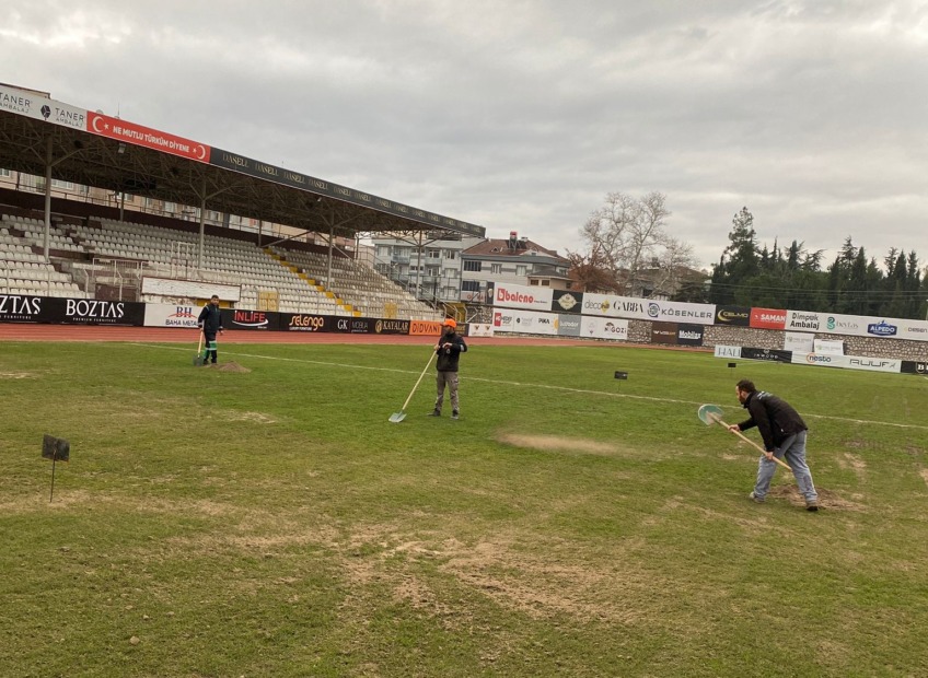 İNEGÖL İLÇE STADYUMU ZEMİNİ BAKIMA ALINDI