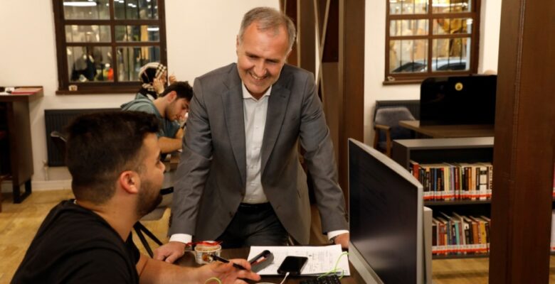 ÜNİVERSİTE ÖĞRENCİLERİNİN EĞİTİM YARDIMLARI HESAPLARA YATIRILDI