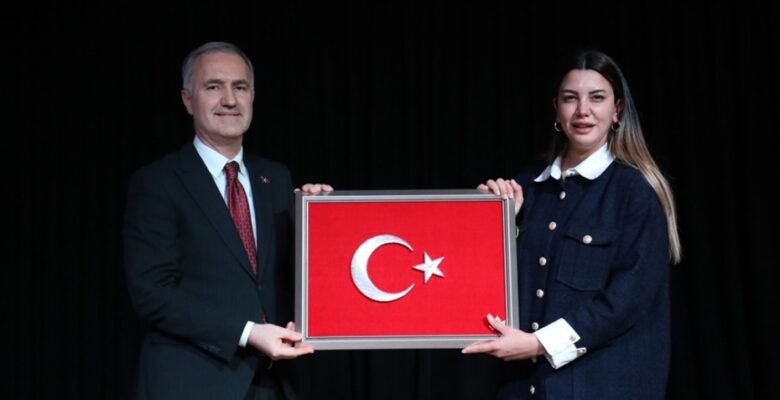 FULYA ÖZTÜRK ORTADOĞU NOTLARINI İNEGÖL’DE ANLATTI