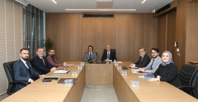 İNEGÖL BELEDİYESİ’NİN ÖZEL PERSONELLERİ YÜZLERİ GÜLDÜRÜYOR