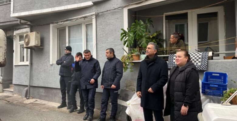 Gemlik Balık Pazarı’nda Metruk Bina Temizliği