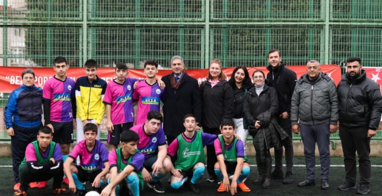 Gemlik’te özel gençler yeşil sahada