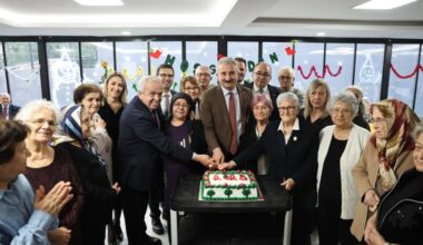 Nilüfer’de huzurevi sakinlerinden yeni yıla keyifli karşılama  