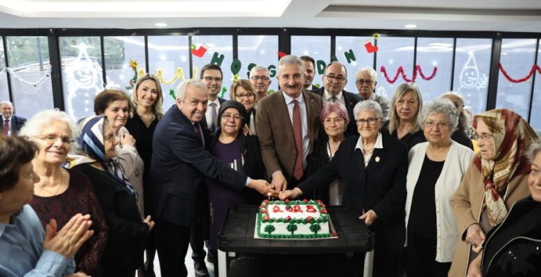 Nilüfer’de huzurevi sakinlerinden yeni yıla keyifli karşılama  