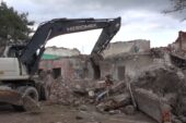 Gemlik Muratoba’da metruk bina yıkımı