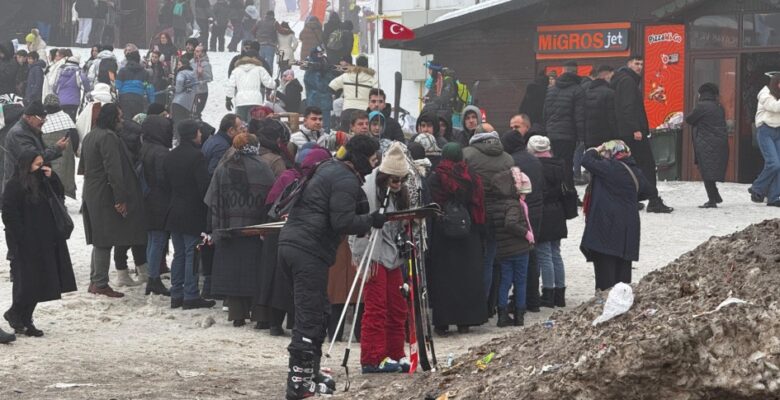 Uludağ’ın zirvesine turist akını