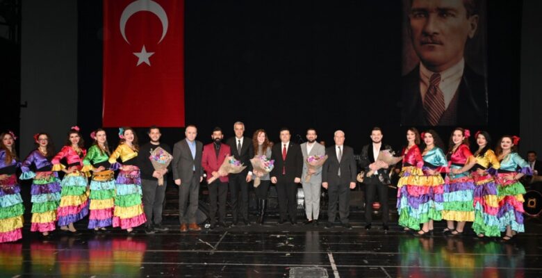 Çalgıcı Mektebi Roman Orkestrası’ndan muhteşem konser