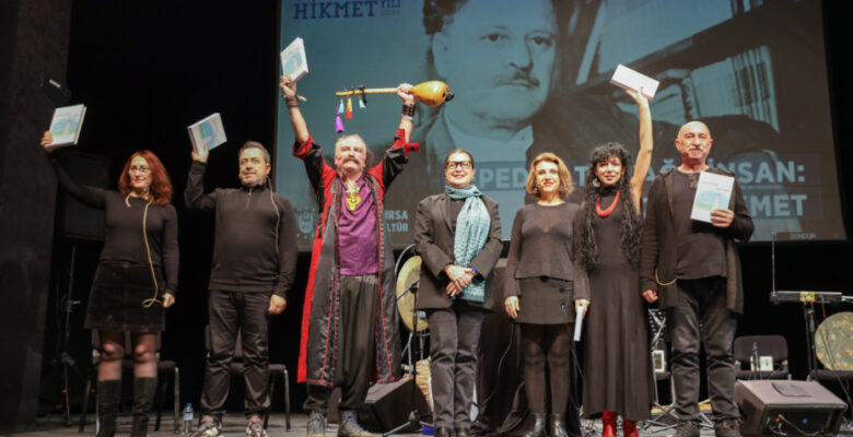 ‘Mavi gözlü dev’ şiirlerle anıldı