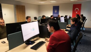 Bursa’da Dijital Gençlik Merkezi açıldı