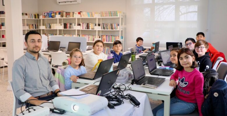 ROBOTİK KODLAMA İLE ÇOCUKLAR GELECEĞE HAZIRLANIYOR