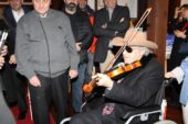 EŞREF ARMAĞAN MUDANYA’DA SANATSEVERLERLE BULUŞTU