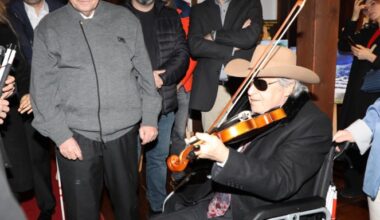 EŞREF ARMAĞAN MUDANYA’DA SANATSEVERLERLE BULUŞTU