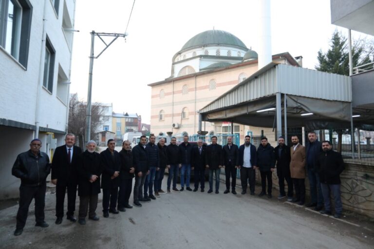 BEREKET SOFRASI ÜÇEVLER CAMİİNDE KURULDU